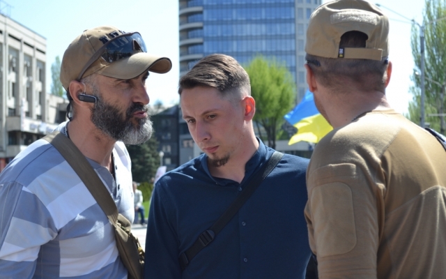 В сети появился самый полный фоторепортаж сегодняшнего митинга в Запорожье Фото № 9 В сети появился самый полный фоторепортаж сегодняшнего митинга в Запорожье Фото № 9