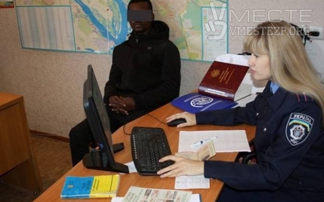 Уроженец Африки задержан с фальшивыми документами Фото № 0 Уроженец Африки задержан с фальшивыми документами Фото № 0