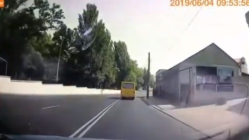 В Запорожской области лихач грубо подвергал опасности несовершеннолетних пассажиров (ВИДЕО) Фото № 0 В Запорожской области лихач грубо подвергал опасности несовершеннолетних пассажиров (ВИДЕО) Фото № 0