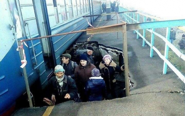 В сети появились жуткие фото обвала платформы Фото № 0 В сети появились жуткие фото обвала платформы Фото № 0
