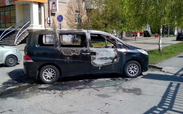 Фото: в центре Запорожья серьезно пострадало авто Фото № 0 Фото: в центре Запорожья серьезно пострадало авто Фото № 0