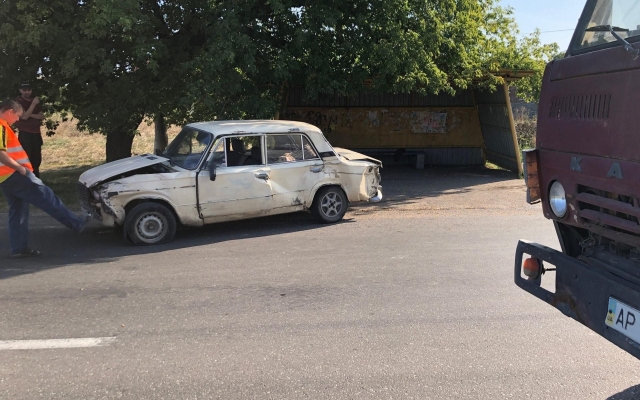 В Бердянске ДТП с участием КамАЗа (ФОТО) Фото № 0 В Бердянске ДТП с участием КамАЗа (ФОТО) Фото № 0