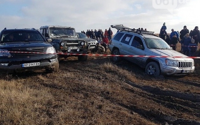 В Бердянске проходит захватывающее автомобильное шоу (ФОТО) Фото № 4 В Бердянске проходит захватывающее автомобильное шоу (ФОТО) Фото № 4