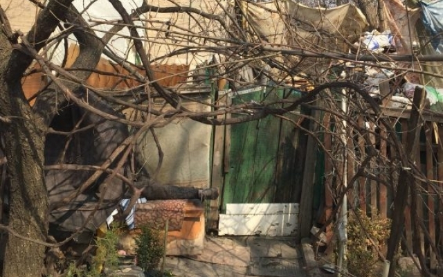 Дом-угроза возле детской поликлиники Фото № 3 Дом-угроза возле детской поликлиники Фото № 3