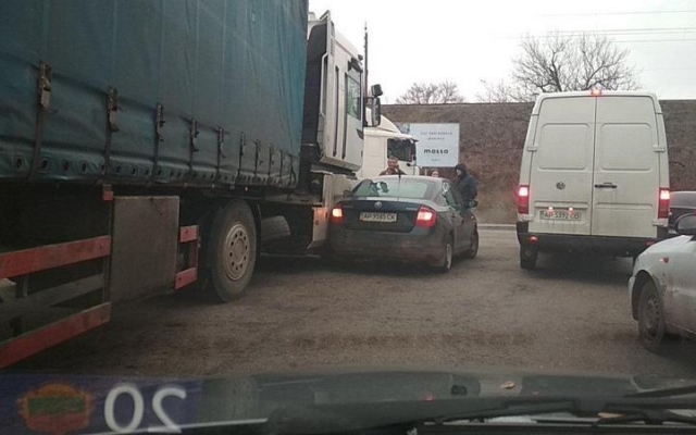 Утро в Запорожье началось с аварии и пробки на мосту (ФОТО) Фото № 0 Утро в Запорожье началось с аварии и пробки на мосту (ФОТО) Фото № 0