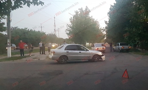 На перекрестке ДТП с участием полицейских (ФОТО) Фото № 0 На перекрестке ДТП с участием полицейских (ФОТО) Фото № 0