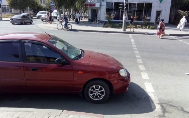 Автохам дважды нарушил правила дорожного движения (ФОТО) Фото № 0 Автохам дважды нарушил правила дорожного движения (ФОТО) Фото № 0