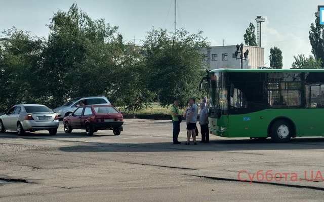 В Запорожкой области в ДТП угодил городской автобус (ФОТО) Фото № 0 В Запорожкой области в ДТП угодил городской автобус (ФОТО) Фото № 0