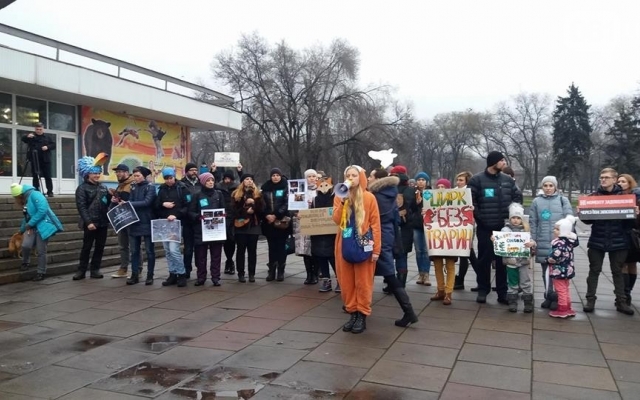 Сегодня несколько десятков запорожцев вышли на митинг (ФОТО) Фото № 0 Сегодня несколько десятков запорожцев вышли на митинг (ФОТО) Фото № 0
