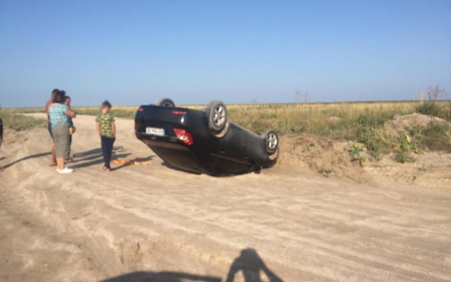 В Кирилловке автомобиль лежал на крыше (ФОТО) Фото № 0 В Кирилловке автомобиль лежал на крыше (ФОТО) Фото № 0