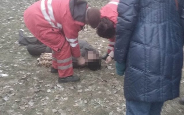 В Запорожской области мужчина умер на улице, возвращаясь из магазина Фото № 0 В Запорожской области мужчина умер на улице, возвращаясь из магазина Фото № 0