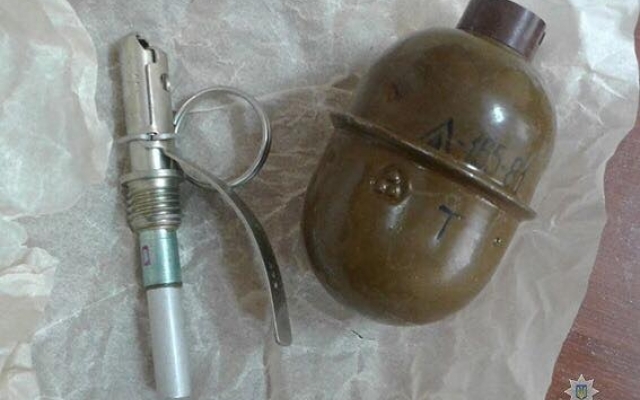 В Запорожье задержали военного, который торговал оружием Фото № 0 В Запорожье задержали военного, который торговал оружием Фото № 0