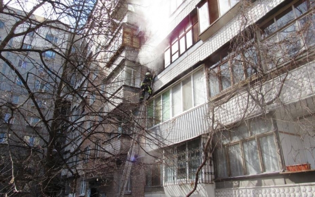 Спасатель, находясь не на службе, вынес запорожанку из задымленной квартиры на руках (ФОТО) Фото № 10 Спасатель, находясь не на службе, вынес запорожанку из задымленной квартиры на руках (ФОТО) Фото № 10