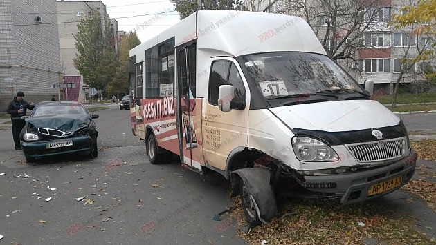 В Запорожской области маршрутка с пассажирами попала в ДТП Фото № 2 В Запорожской области маршрутка с пассажирами попала в ДТП Фото № 2