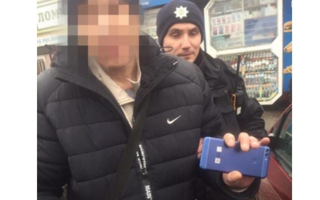 В Запорожье угрожая ножом ограбили водителя автобуса (ФОТО) Фото № 0 В Запорожье угрожая ножом ограбили водителя автобуса (ФОТО) Фото № 0