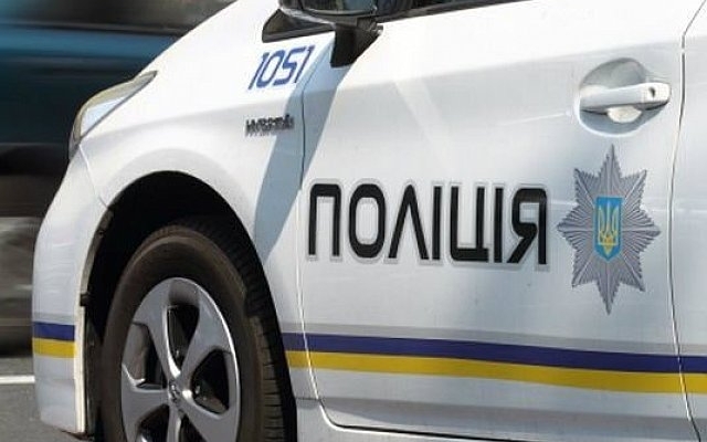 В Запорожье 3-летняя малышка бросилась под колеса автомобиля Фото № 0 В Запорожье 3-летняя малышка бросилась под колеса автомобиля Фото № 0