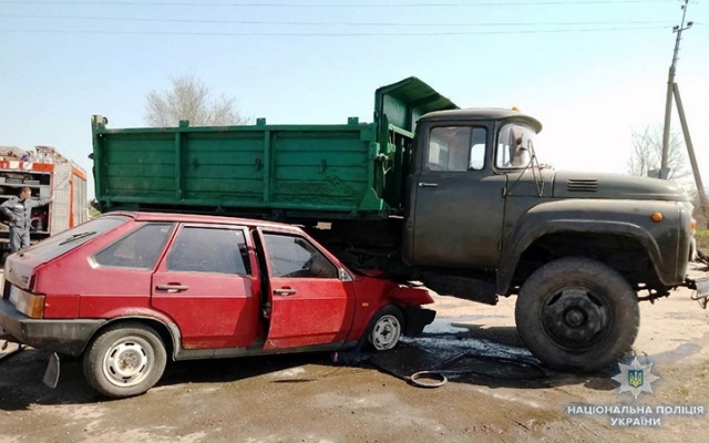 На трассе в Запорожской области грузовик протаранил легковушку: Пассажир и водитель в больнице (ФОТО) Фото № 0 На трассе в Запорожской области грузовик протаранил легковушку: Пассажир и водитель в больнице (ФОТО) Фото № 0