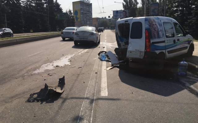 На дамбе резко заглох автомобиль: Произошло ДТП (ФОТО) Фото № 4 На дамбе резко заглох автомобиль: Произошло ДТП (ФОТО) Фото № 4