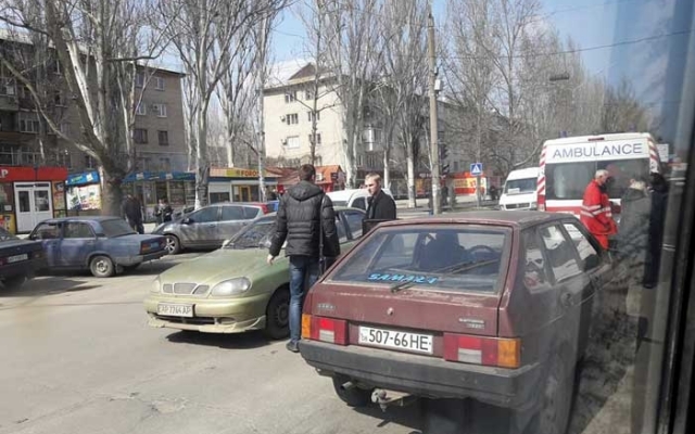 В Запорожской области столкнулись две легковушки (ФОТО) Фото № 1 В Запорожской области столкнулись две легковушки (ФОТО) Фото № 1