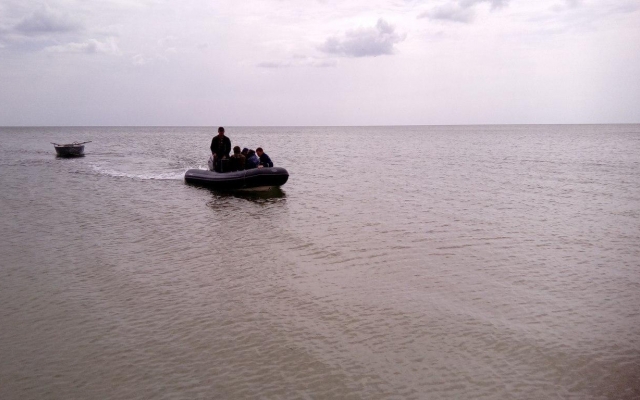 На запорожском курорте папу и 12-летнего сына унесло далеко в море Фото № 0 На запорожском курорте папу и 12-летнего сына унесло далеко в море Фото № 0