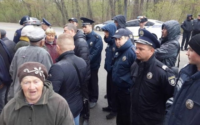 Смотрите: протестующие перекрыли запорожскую трассу Фото № 2 Смотрите: протестующие перекрыли запорожскую трассу Фото № 2