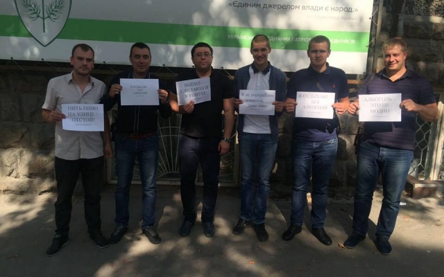 В Запорожье дети и депутаты присоединяются к флешмобу В Запорожье дети и депутаты присоединяются к флешмобу