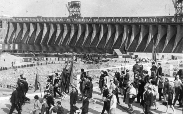 Как митинговали работники ДнепроГЭС: Фото советских времен Фото № 7 Как митинговали работники ДнепроГЭС: Фото советских времен Фото № 7