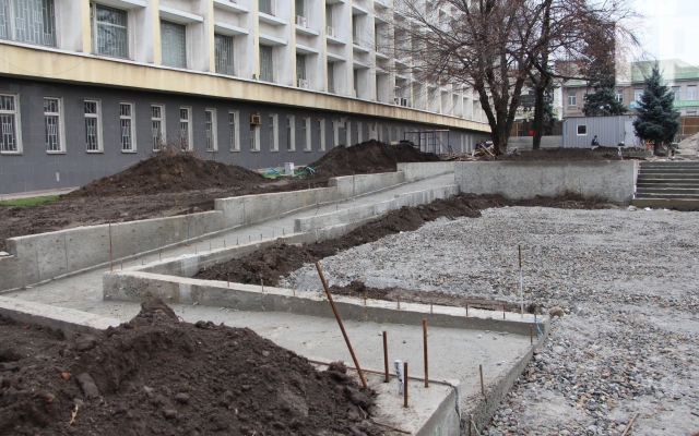 Обновленный сквер приобретает очертания (ФОТО) Фото № 2 Обновленный сквер приобретает очертания (ФОТО) Фото № 2