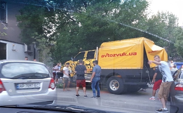 В Запорожской области разгорелся скандал с необычным авто (ФОТО) Фото № 2 В Запорожской области разгорелся скандал с необычным авто (ФОТО) Фото № 2