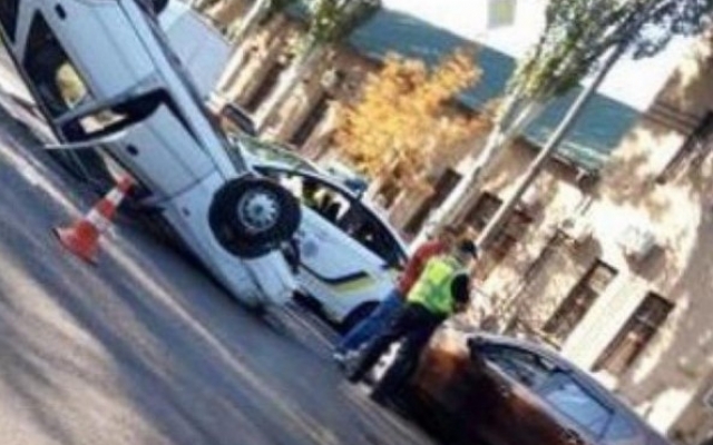 В Запорожье ДТП: Один из автомобилей перевернулся (ФОТО) Фото № 2 В Запорожье ДТП: Один из автомобилей перевернулся (ФОТО) Фото № 2