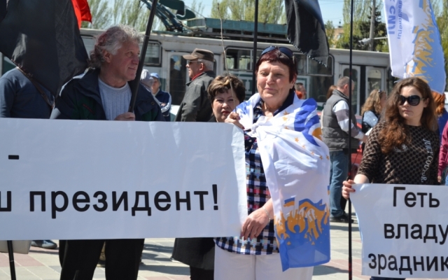 В сети появился самый полный фоторепортаж сегодняшнего митинга в Запорожье Фото № 4 В сети появился самый полный фоторепортаж сегодняшнего митинга в Запорожье Фото № 4