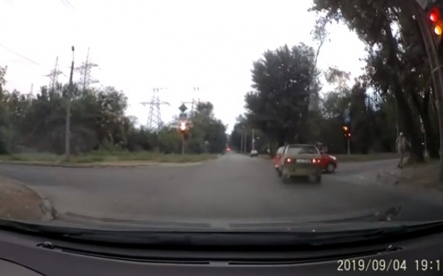 В Запорожье ДТП: Автомобиль В Запорожье ДТП: Автомобиль