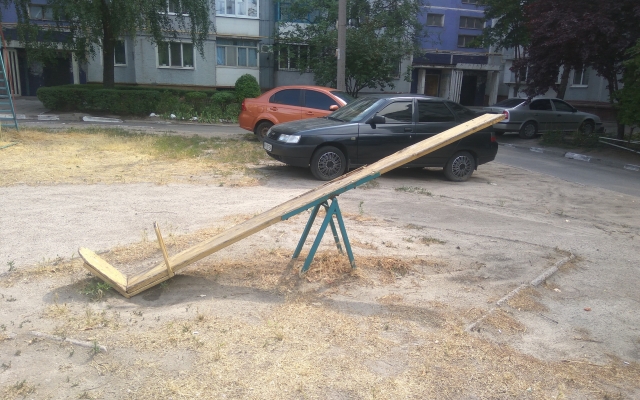 Детские площадки в Запорожье опасны для детей (ФОТО) Фото № 12 Детские площадки в Запорожье опасны для детей (ФОТО) Фото № 12