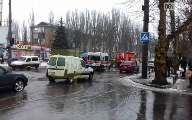 На дороге во время движения водителю стало плохо (ФОТО) Фото № 2 На дороге во время движения водителю стало плохо (ФОТО) Фото № 2