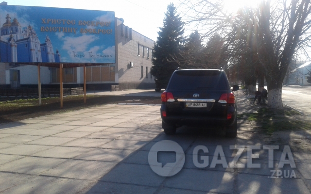 Наглые водители демонстрируют Наглые водители демонстрируют