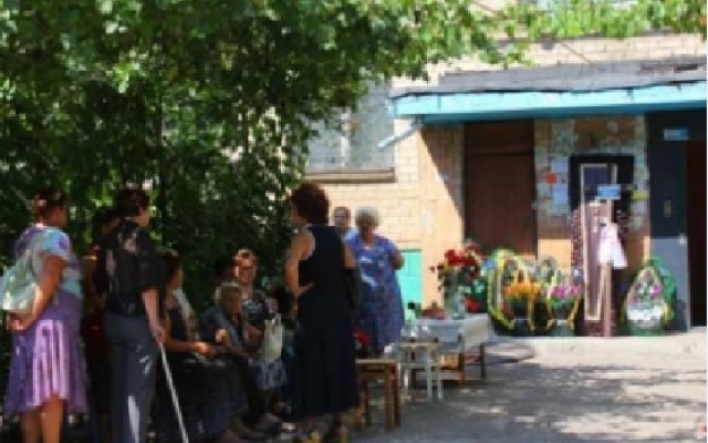 Скандал: под Запорожьем родственники чуть не похоронили Скандал: под Запорожьем родственники чуть не похоронили
