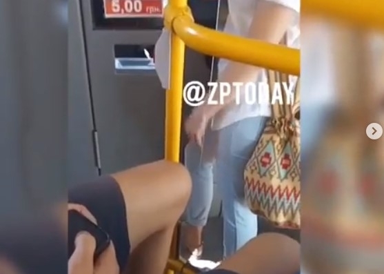 Водитель запорожского автобуса ругалась с пассажиркой из-за монет (ВИДЕО) Фото № 0 Водитель запорожского автобуса ругалась с пассажиркой из-за монет (ВИДЕО) Фото № 0