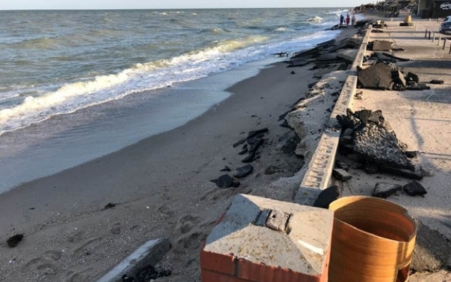 В Бердянске море поглощает и разрушает пляжи (ФОТО) Фото № 0 В Бердянске море поглощает и разрушает пляжи (ФОТО) Фото № 0