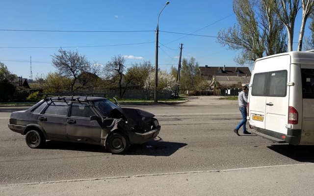 На Пушкина произошло ДТП с маршруткой (ФОТО) Фото № 0 На Пушкина произошло ДТП с маршруткой (ФОТО) Фото № 0