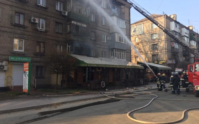 В центре Запорожья перекрыта дорога из-за пожара Фото № 0 В центре Запорожья перекрыта дорога из-за пожара Фото № 0