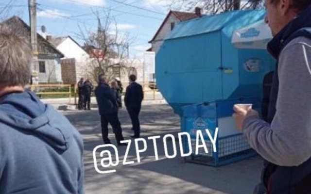Запорожцы обнаружили боевую гранату на тротуаре (ФОТО) Фото № 2 Запорожцы обнаружили боевую гранату на тротуаре (ФОТО) Фото № 2