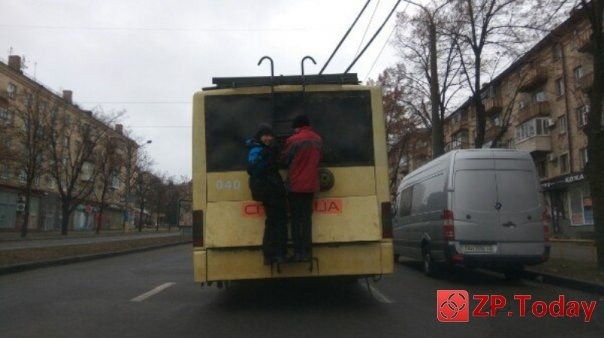 Странный, но действенный способ проехать Странный, но действенный способ проехать