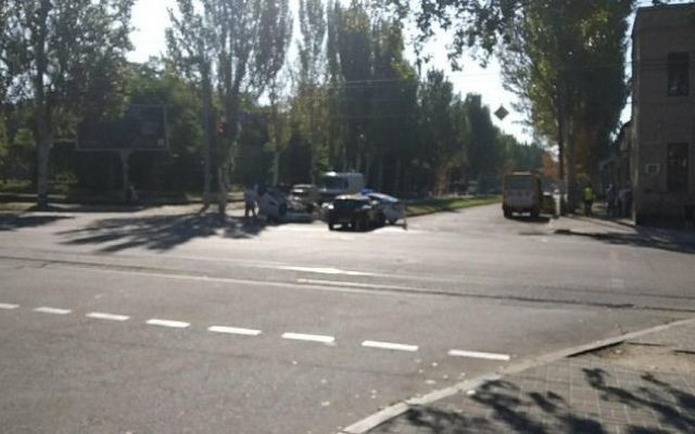 В Запорожье ДТП: Один из автомобилей перевернулся (ФОТО) Фото № 0 В Запорожье ДТП: Один из автомобилей перевернулся (ФОТО) Фото № 0
