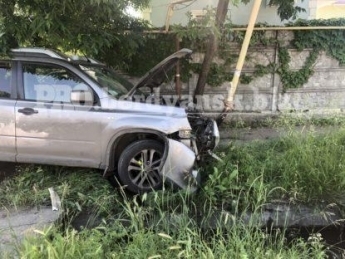 В Бердянске автомобиль снес газовую трубу (ФОТО) Фото № 1 В Бердянске автомобиль снес газовую трубу (ФОТО) Фото № 1