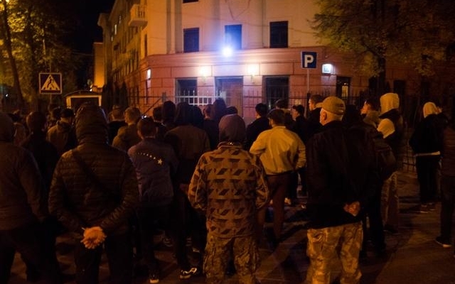 В Запорожье представители «Нацкорпуса» собрались у здания «СБУ» с протестом (ФОТО) Фото № 4 В Запорожье представители «Нацкорпуса» собрались у здания «СБУ» с протестом (ФОТО) Фото № 4