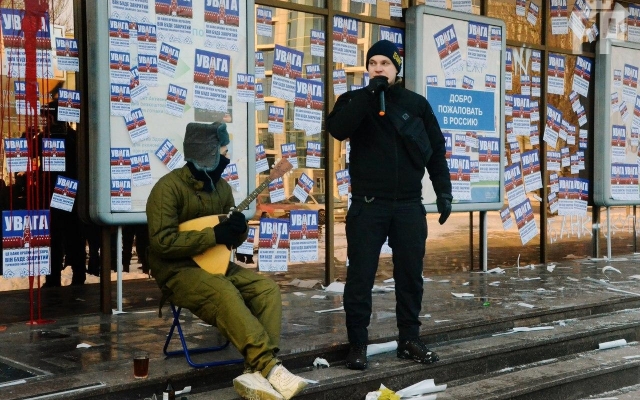 Смотрите: запорожские активисты вновь блокируют банк Фото № 1 Смотрите: запорожские активисты вновь блокируют банк Фото № 1