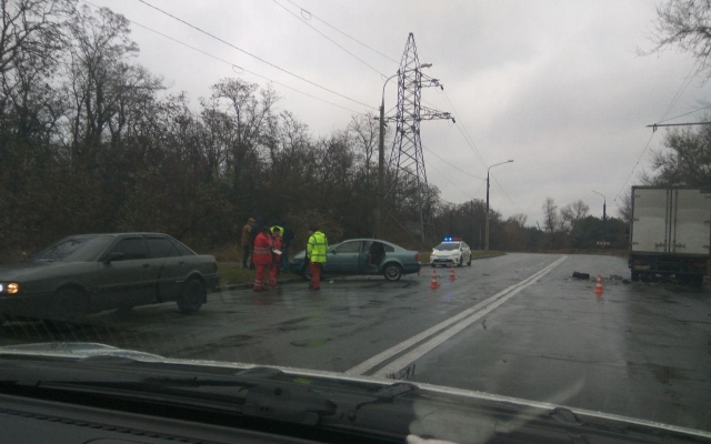 На Хортице в аварию попала машина На Хортице в аварию попала машина