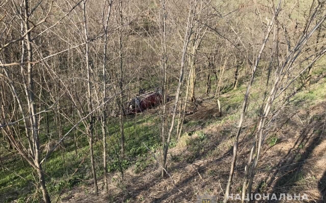 Под Запорожьем автомобиль слетел с дороги в овраг (ФОТО) Фото № 2 Под Запорожьем автомобиль слетел с дороги в овраг (ФОТО) Фото № 2