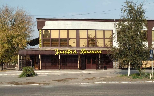 Пьяный зампрокурора плюнул в лицо следователю и устроил в кафе стрельбу Фото № 1 Пьяный зампрокурора плюнул в лицо следователю и устроил в кафе стрельбу Фото № 1