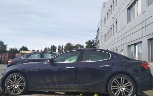 Запорожанка пыталась незаконно ввезти в Украину элитный Maserati (ФОТО) Фото № 1 Запорожанка пыталась незаконно ввезти в Украину элитный Maserati (ФОТО) Фото № 1